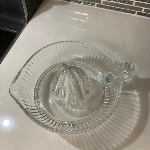 🍊Vintage Ribbed Clear Glass Hand Juicer - Picture 4 of 9